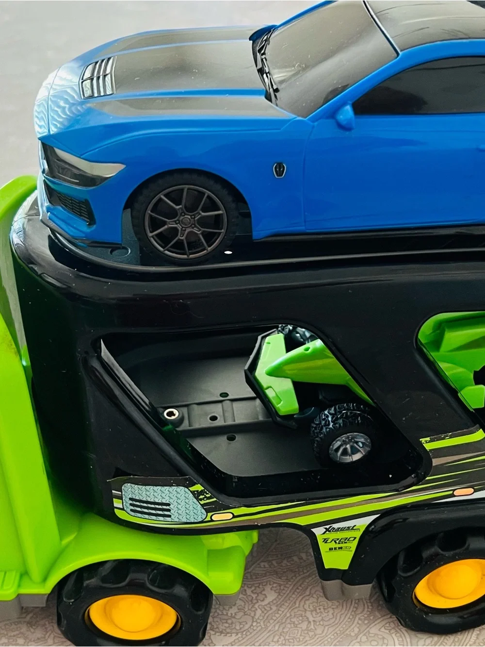 Green Race Team car carries Toy Truck Kids  With 2 Racing Car Set - Toy Vehicle